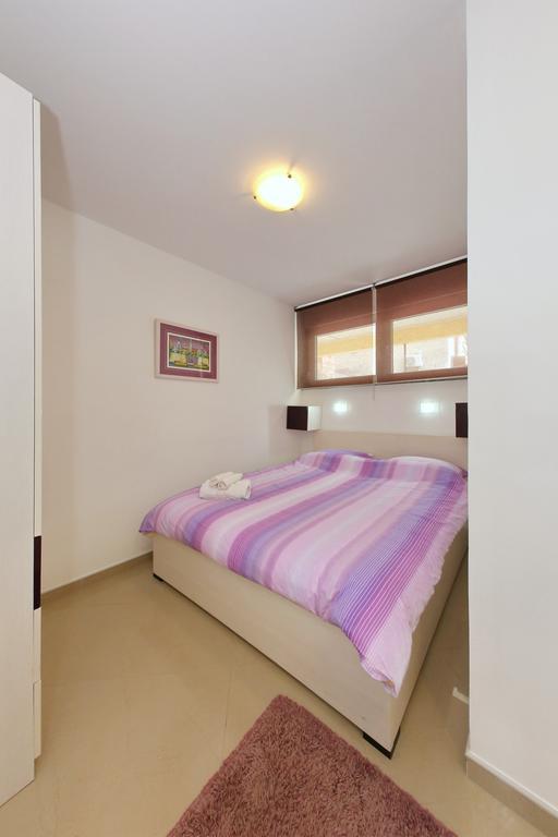Luxury Town Center Apartment *