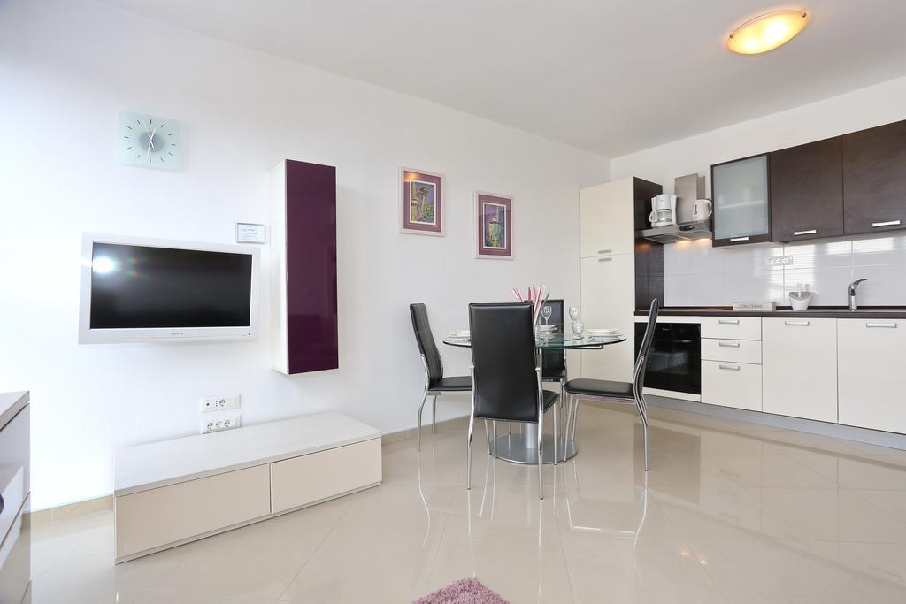Luxury Town Center Apartment *